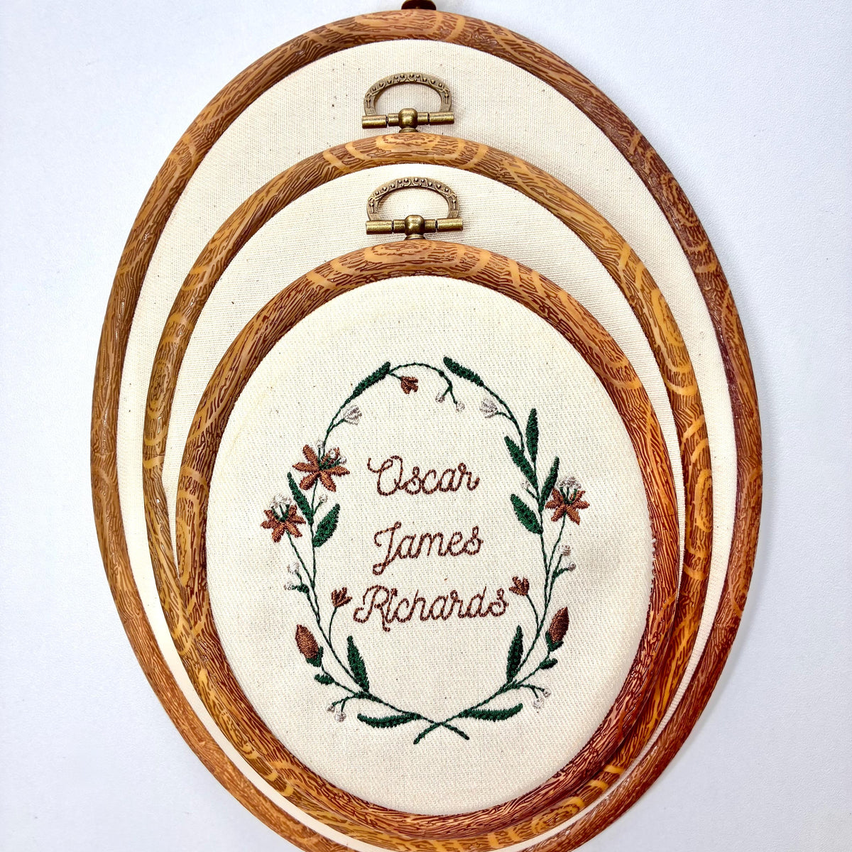 Personalised Floral Embroidery Hoop – Custom Name Embroidered Vintage Art Nursery Decor Baby Shower Birth Announcement Gift