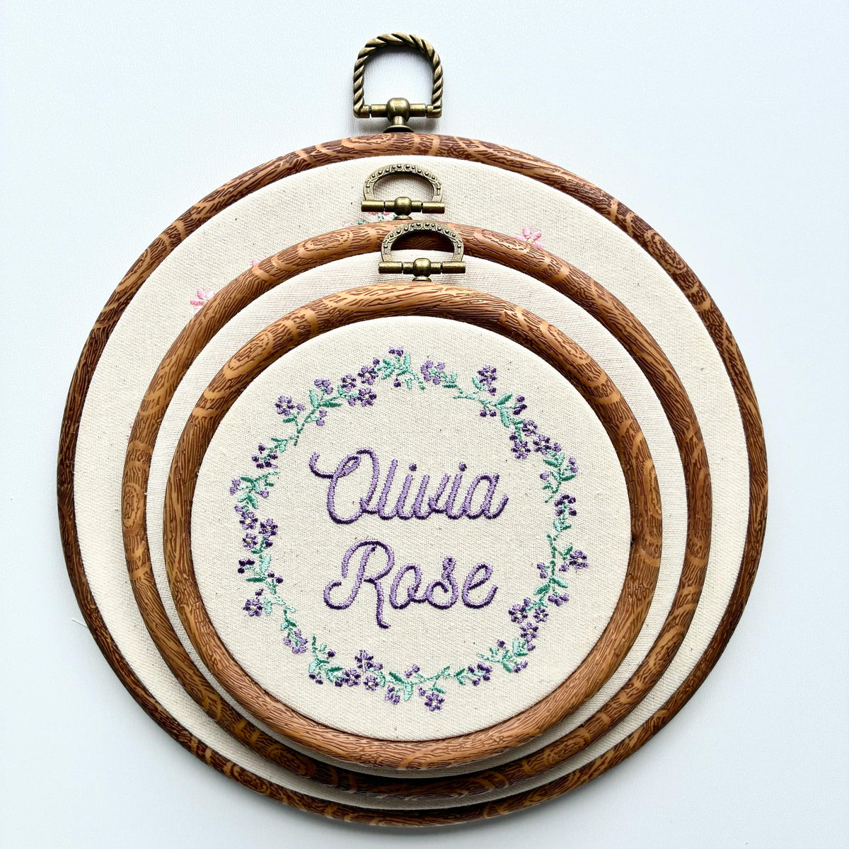 Personalised Floral Embroidery Hoop – Custom Name Embroidered Vintage Art Nursery Decor Baby Shower Birth Announcement Gift