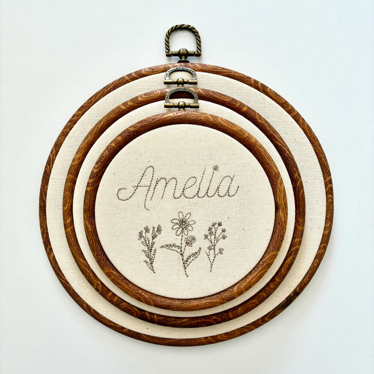 Personalised Floral Embroidery Hoop – Custom Name Embroidered Vintage Art Nursery Decor Baby Shower Birth Announcement Gift